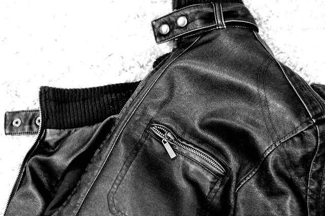 Monday, 14th March 2011. This is a photo of my old knackered leather jacket. I wore it into uni today and just thought about how long I've had it for now... over two years I believe. I still love it! It was a good day today, I managed to get into uni for a studio meeting and got some good feedback on my work so far. In the afternoon I couldn't bring myself to look at work anymore so I spent the rest of the day chilling and when Kirsty came back from Uni we chatted and I cooked dinner whilst sorting out photos in the evening!